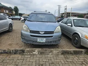 Toyota Sienna 2004 Blue