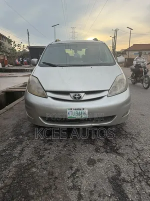 Toyota Sienna 2009 Silver
