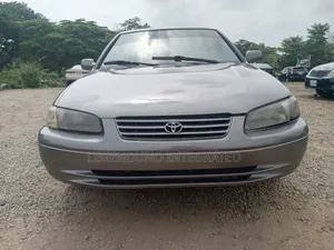 Toyota Camry 2000 Gray