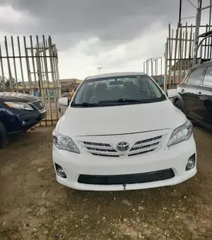 Toyota Corolla LE 4dr Sedan (1.8L 4cyl 4A) 2013 White
