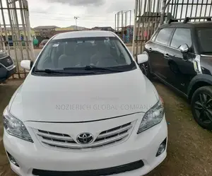 Toyota Corolla LE 4dr Sedan (1.8L 4cyl 4A) 2013 White
