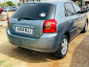 Toyota Corolla Liftback 2004 Green