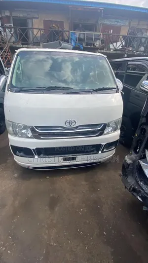 Toyota HiAce 2012