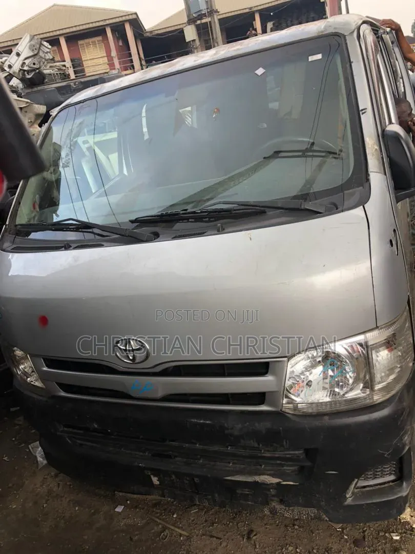 Toyota HiAce 2012