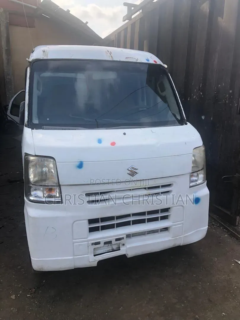 Toyota HiAce 2012