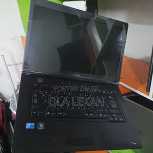 Laptop Toshiba Satellite L450 4GB Intel Core i5 HDD 640GB