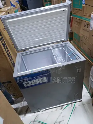 Midea Chest Freezer 197l With Led Light