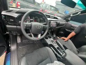 New Toyota Hilux 2025 Black