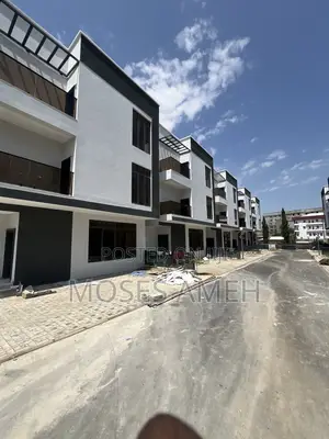 5bdrm Duplex in Mabushi for sale