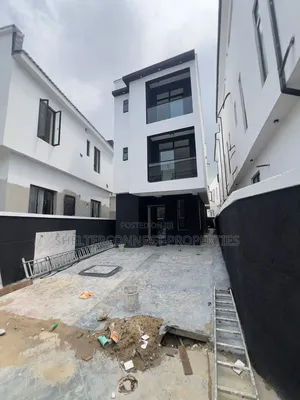 2bdrm Apartment in Chevron for rent