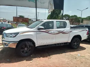 Toyota Hilux 2023 White
