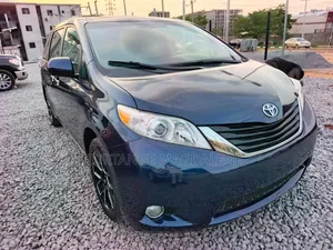 Toyota Sienna 2015 Blue