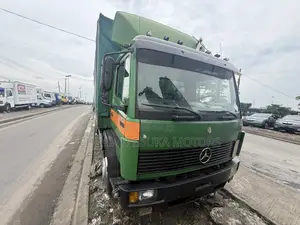 1320 Mercedes Benz Green