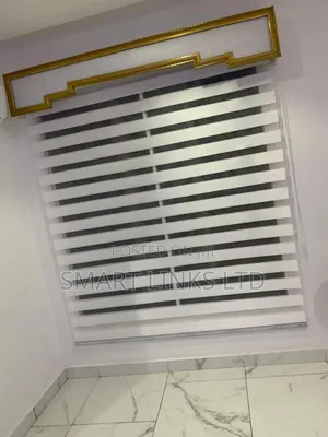Modern Window Blind With Decorative Board
