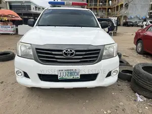 Toyota Hilux 2014 White