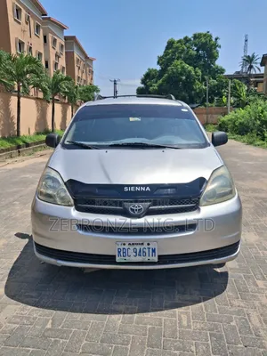 Toyota Sienna LE FWD (3.3L V6 5A) 2004 Silver