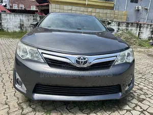 Toyota Camry XLE 4dr Sedan (2.5L 4cyl 6A) 2013 Gray