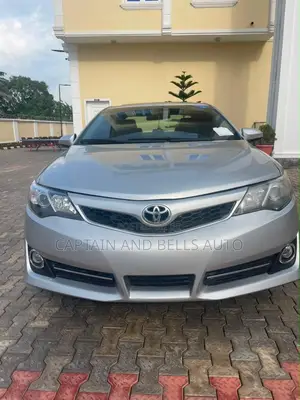 Toyota Camry SE 4dr Sedan (2.5L 4cyl 6A) 2013 Silver