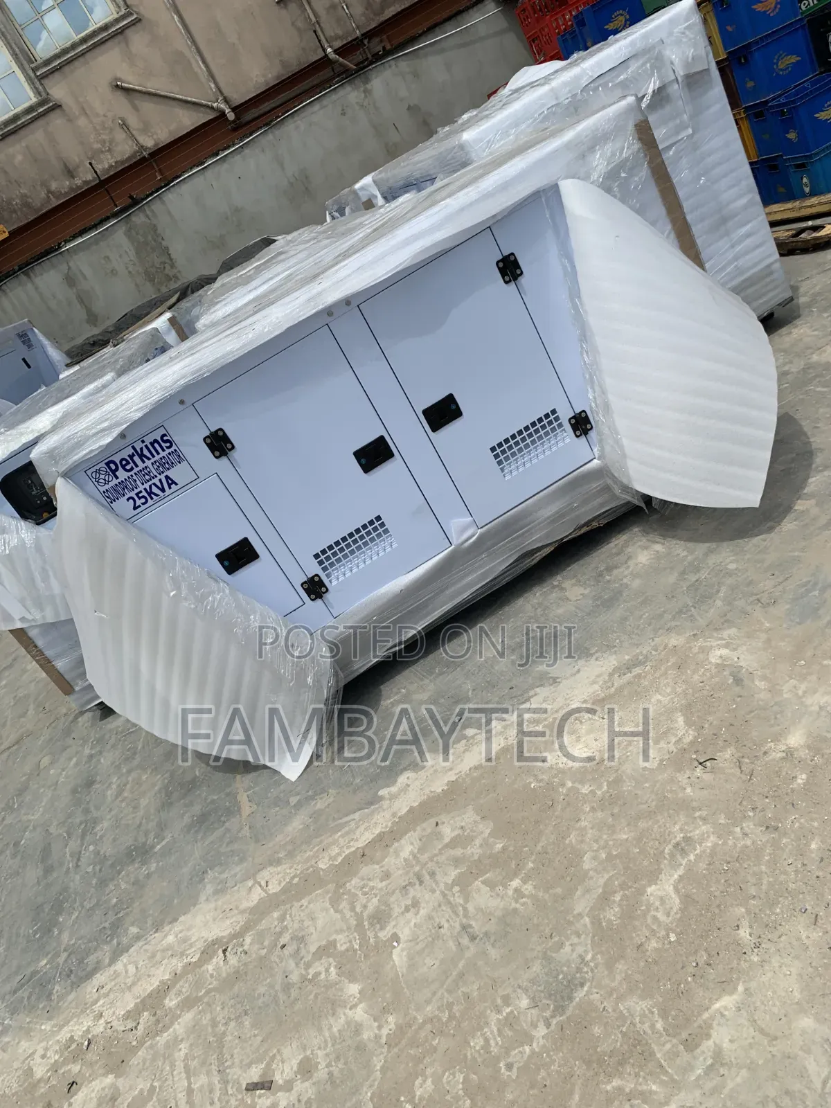 Soundproof Perkins 25kva Generator With Strong Engine