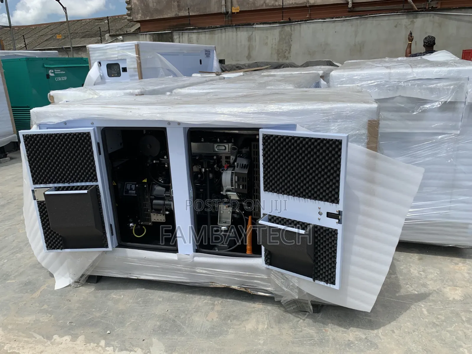Soundproof Perkins 25kva Generator With Strong Engine