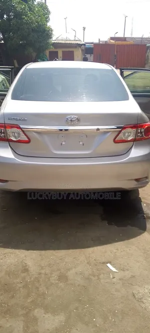 Toyota Corolla LE 4dr Sedan (1.8L 4cyl 4A) 2012 Silver