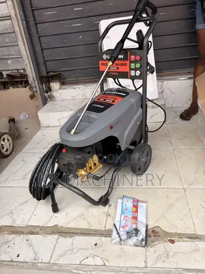 High-Pressure Washer Featuring a Brass Pump Head and a 1230 Psi