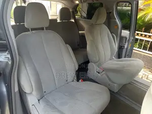 Toyota Sienna LE FWD 8-Passenger 2013 Silver