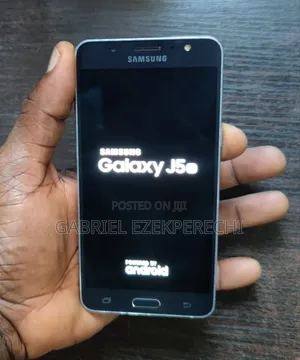Samsung Galaxy J5 16 GB Black