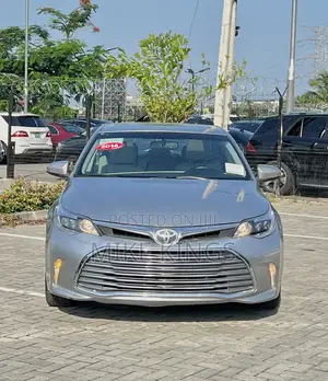 Toyota Avalon XLE Premium FWD Sedan (3.6L 6cyl 6A) 2016 Silver