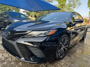 Toyota Camry SE FWD (2.5L 4cyl 8AM) 2018 Black