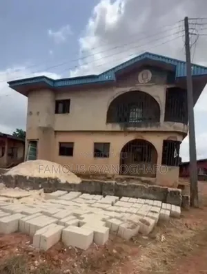 12bdrm House in Ikpoba-Okha for sale