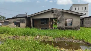 6bdrm Room & Parlour in Budebu, Ijegun for sale