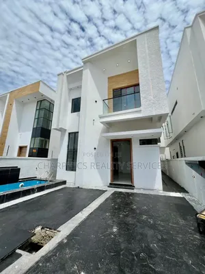 5bdrm Duplex in Chevron for sale