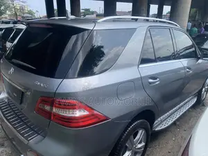Mercedes-Benz M Class ML350 4MATIC 4dr SUV AWD (3.5L 6cyl 7A) 2015 Gray