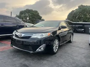 Toyota Camry XLE V6 4dr Sedan (3.5L 6cyl 6A) 2013 Black