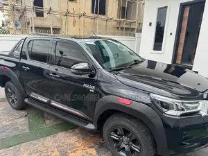 Toyota Hilux 2024 Black