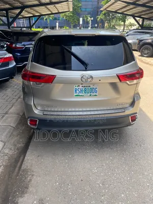 Toyota Highlander XLE 2019 Gold