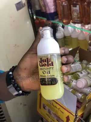 Juli Gold Half Caste Oil