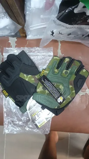 Green Colour Gym Gloves