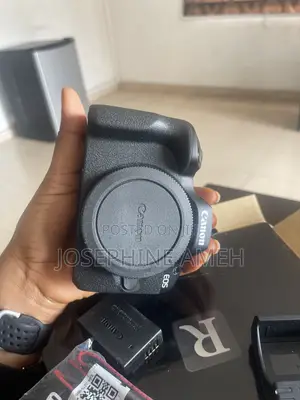 Open Box Canada Canon R100 Body Only