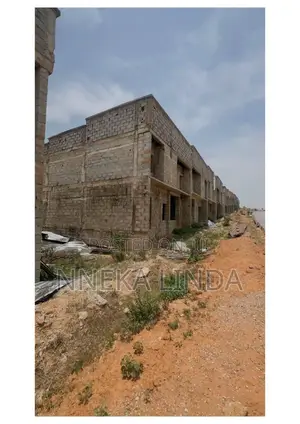 4bdrm Townhouse/Terrace in Naf Valley Estate for sale