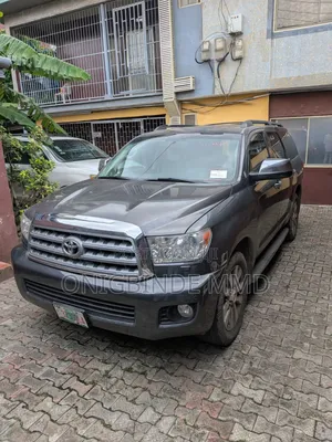 Toyota Sequoia Limited 4dr SUV (5.7L 8cyl 6A) 2015 Gray