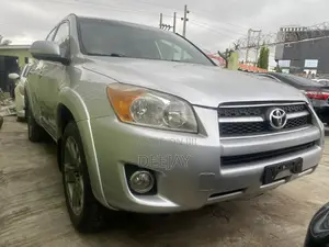 Toyota RAV4 2010 Silver
