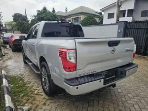 Nissan Titan Platinum Reserve 4x2 Crew Cab 5.6 ft. box 139.8 in. WB