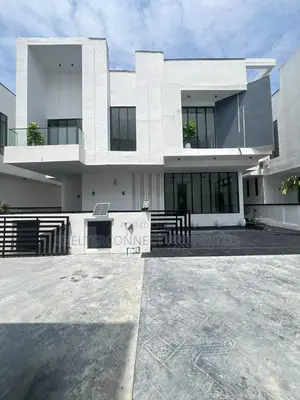 5bdrm House in Chevron for sale