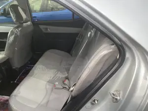 Toyota Corolla LE 4dr Sedan (1.8L 4cyl CVT) 2014 Silver