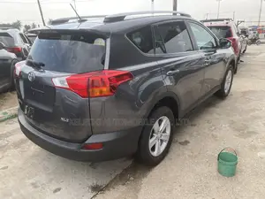 Toyota RAV4 XLE 4dr SUV (2.5L 4cyl 6A) 2014 Gray