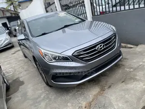 Hyundai Sonata SE 4dr Sedan (2.4L 4cyl 6A) 2015 Gray