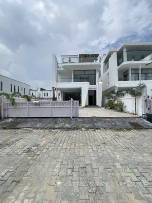 5bdrm House in Chevron for sale