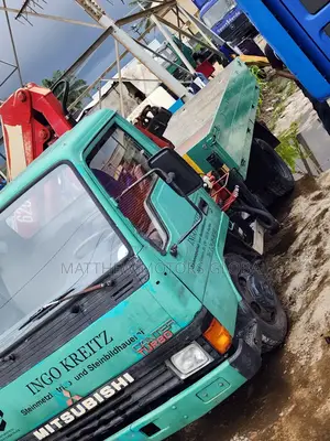 Super Clean Foreign Used Mitsubishi Canter Truck With 4 Tons Hiab